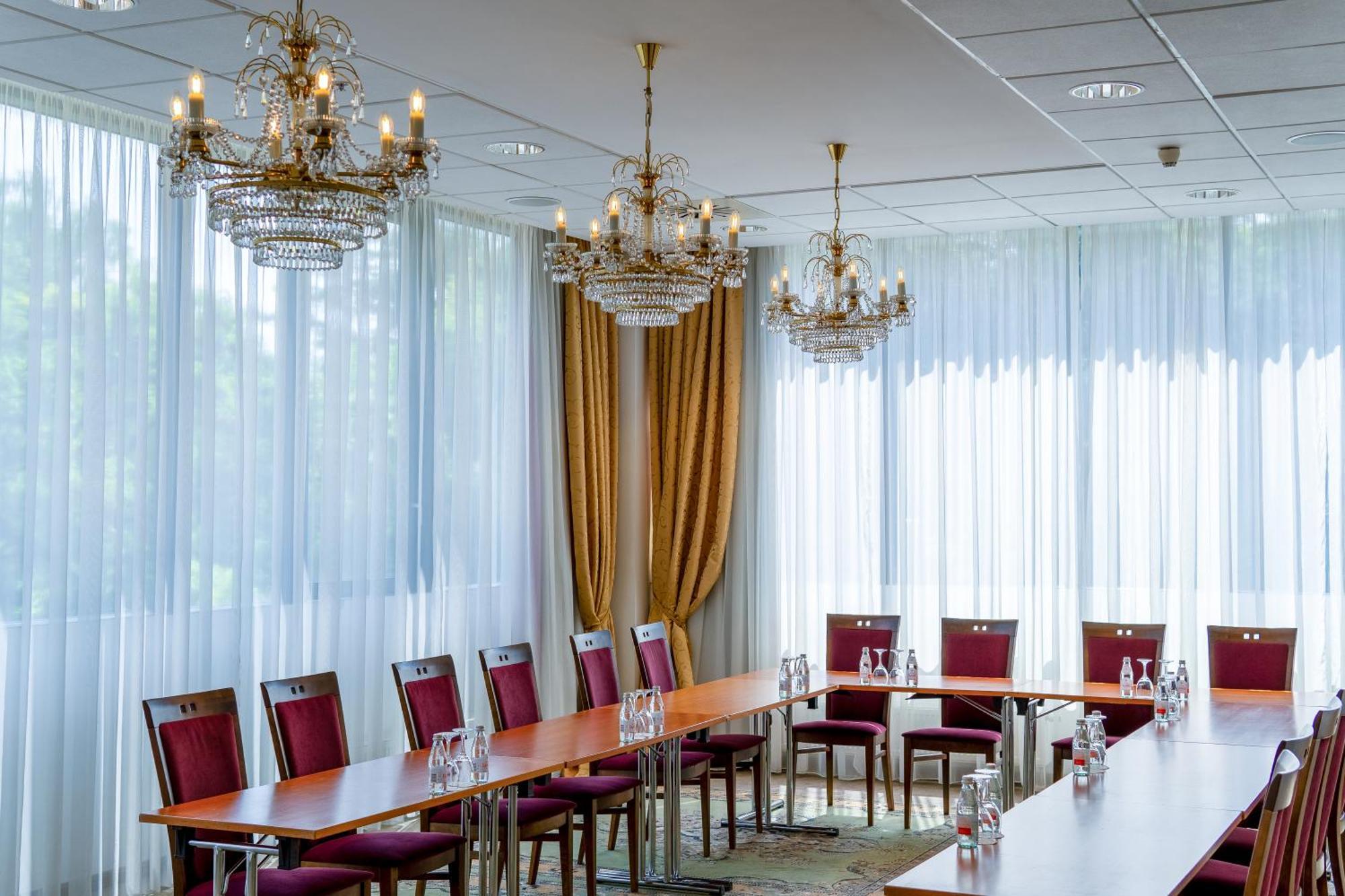 Park Plaza Hotel, Restaurant & Terrace, Panorama Bar, Conference & Banquet Center Hotell Vilnius