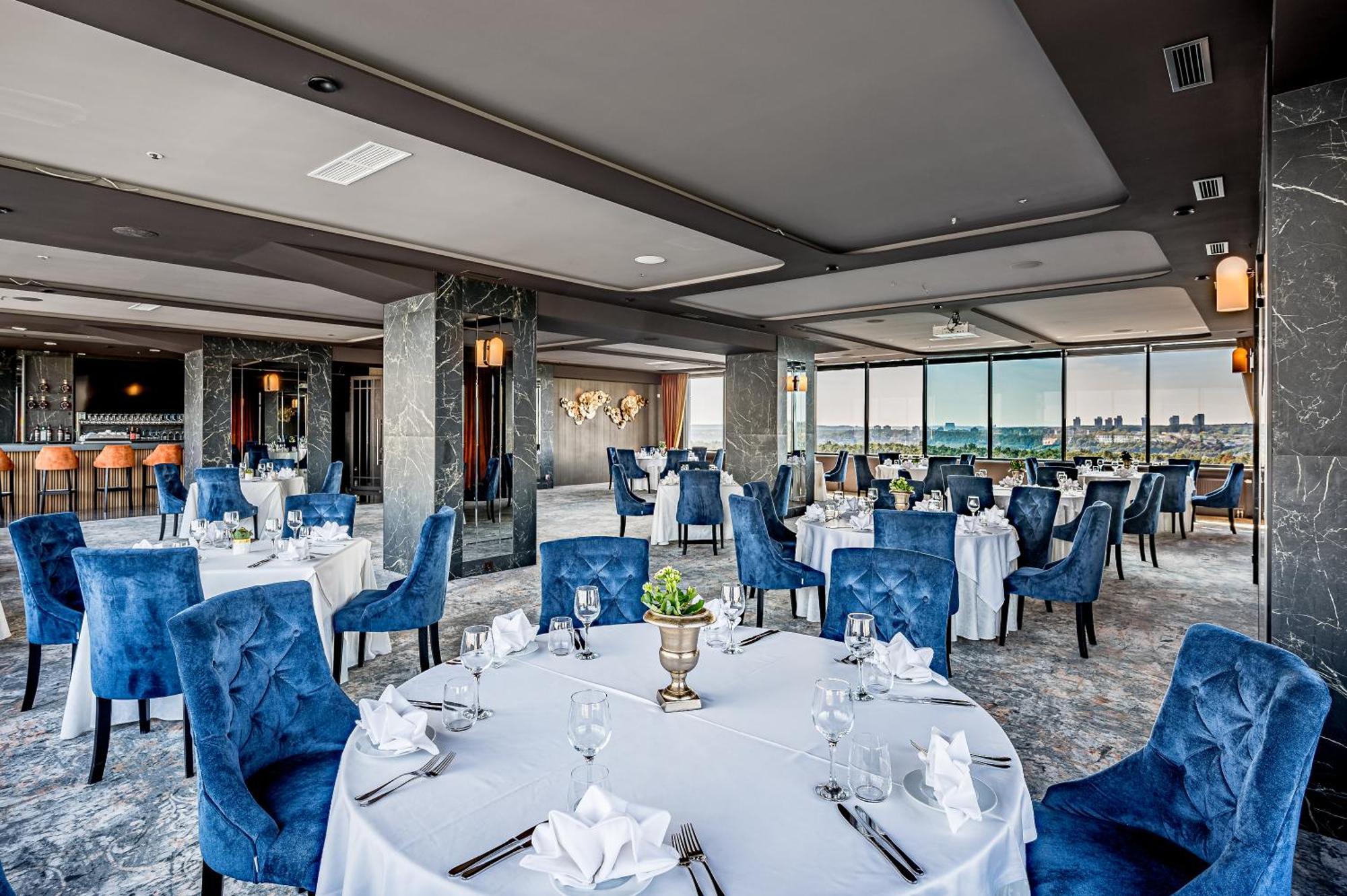 Hotell Park Plaza Hotel, Restaurant & Terrace, Panorama Bar, Conference & Banquet Center