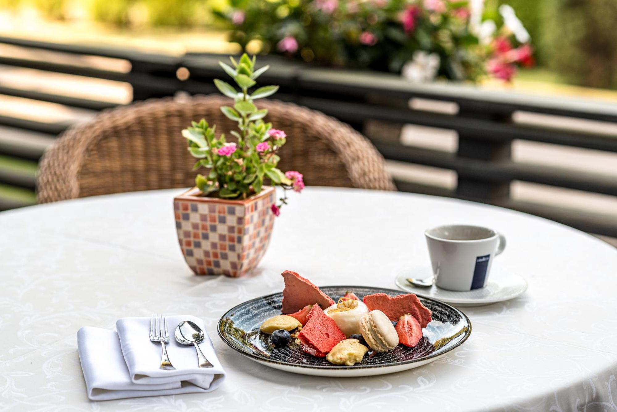 Park Plaza Hotel, Restaurant & Terrace, Panorama Bar, Conference & Banquet Center Vilnius