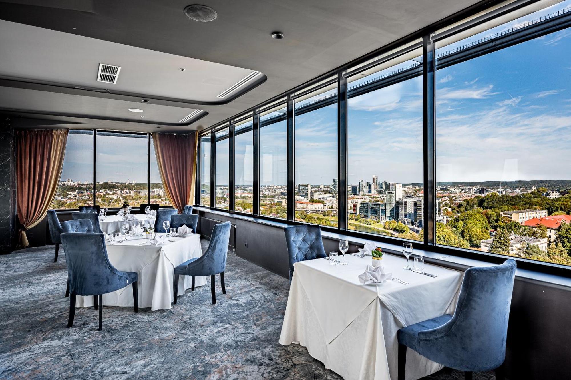 Park Plaza Hotel, Restaurant & Terrace, Panorama Bar, Conference & Banquet Center Hotell 4*