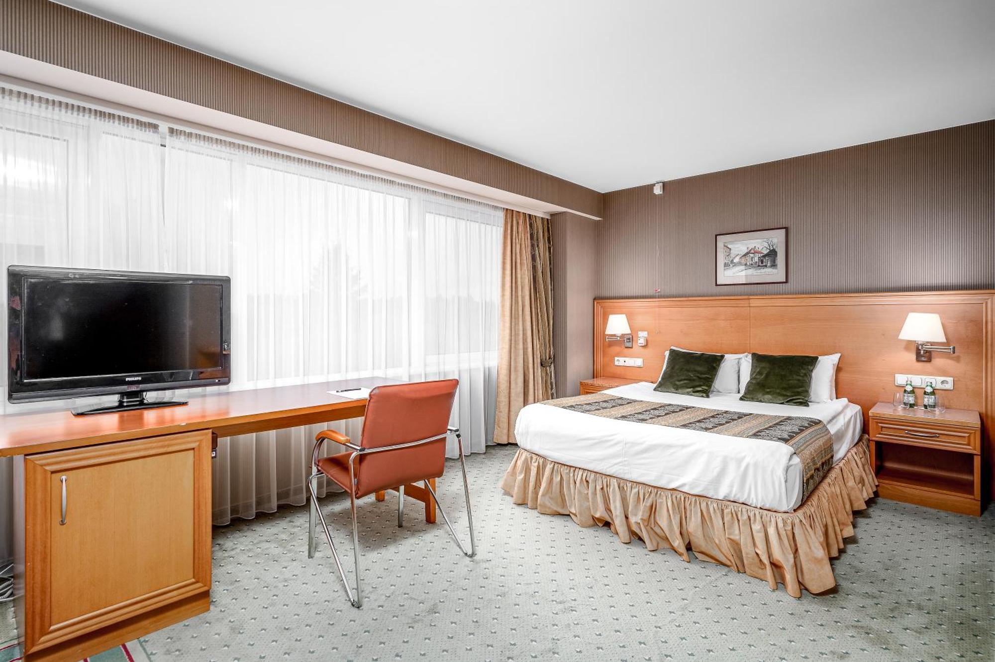 Park Plaza Hotel, Restaurant & Terrace, Panorama Bar, Conference & Banquet Center Hotell
