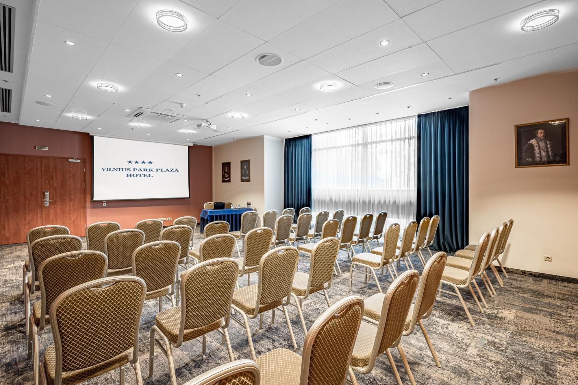 Park Plaza Hotel, Restaurant & Terrace, Panorama Bar, Conference & Banquet Center 4*