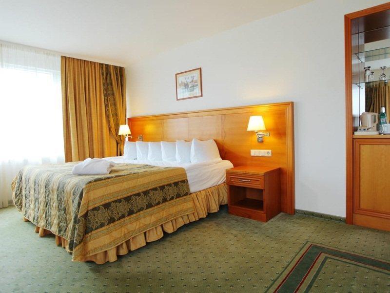Park Plaza Hotel, Restaurant & Terrace, Panorama Bar, Conference & Banquet Center Vilnius