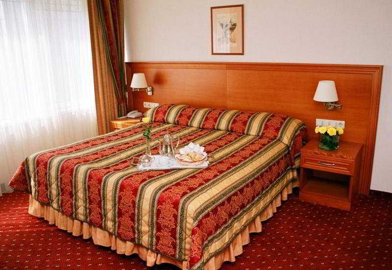 Park Plaza Hotel, Restaurant & Terrace, Panorama Bar, Conference & Banquet Center
